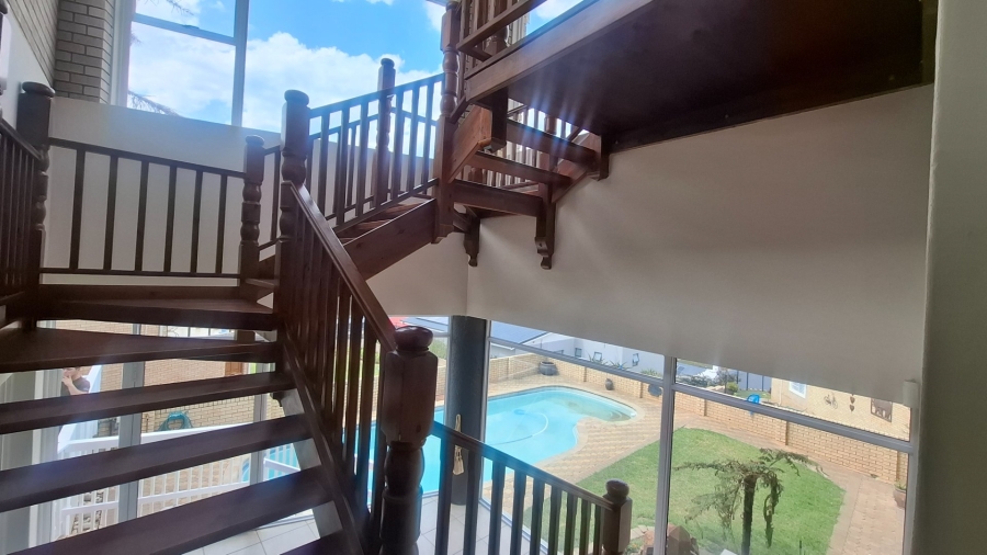 4 Bedroom Property for Sale in Menkenkop Western Cape